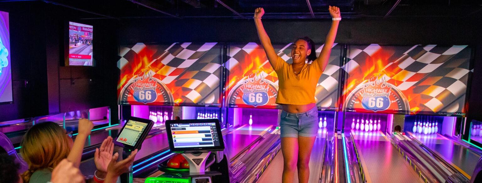 MINI BOWLING NASCAR Speedpark